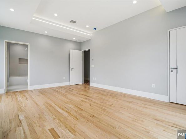 2 Connor Drive, Englewood Cliffs NJ 07632