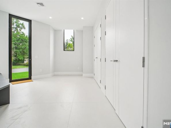 2 Connor Drive, Englewood Cliffs NJ 07632