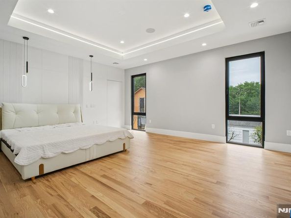 2 Connor Drive, Englewood Cliffs NJ 07632