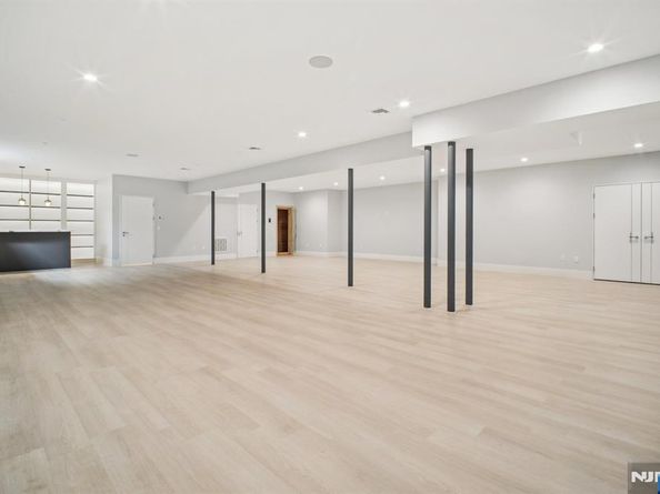 2 Connor Drive, Englewood Cliffs NJ 07632