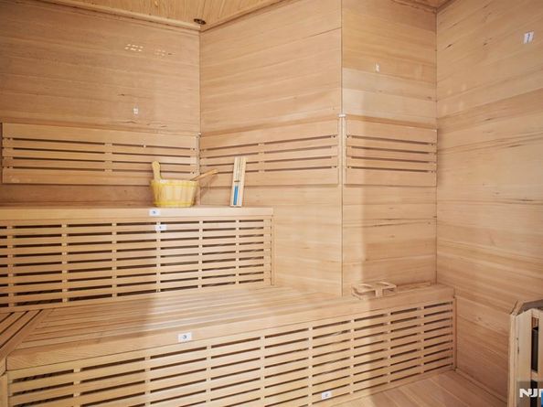 2 Connor Drive, Englewood Cliffs NJ 07632