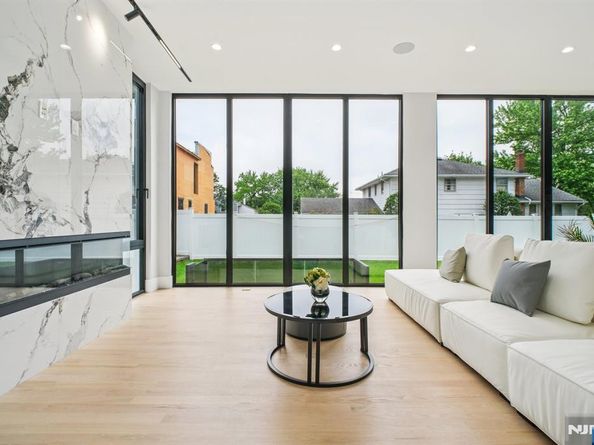 2 Connor Drive, Englewood Cliffs NJ 07632