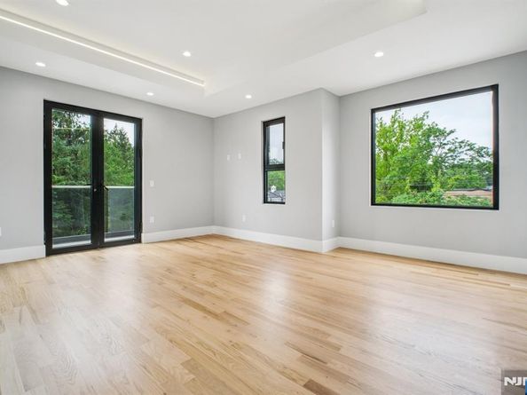 2 Connor Drive, Englewood Cliffs NJ 07632