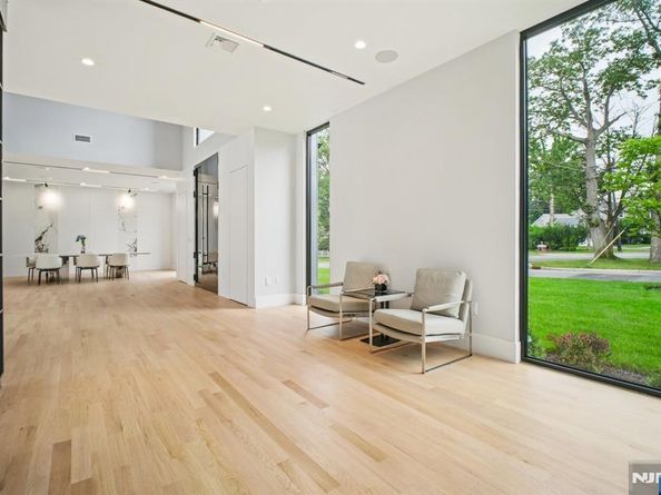 2 Connor Drive, Englewood Cliffs NJ 07632