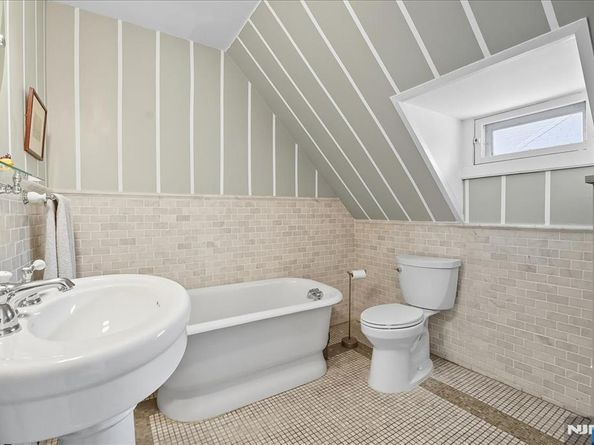 56-58 Bonn Place, Weehawken NJ 07086