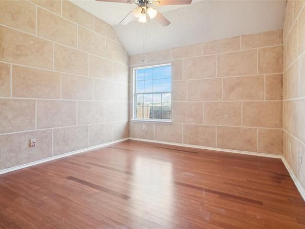 1071  Streamside Drive , Cedar Hill Texas 75104