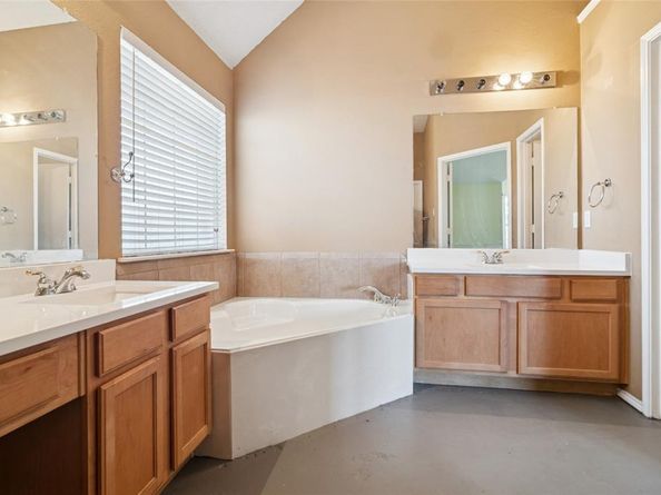 1071  Streamside Drive , Cedar Hill Texas 75104