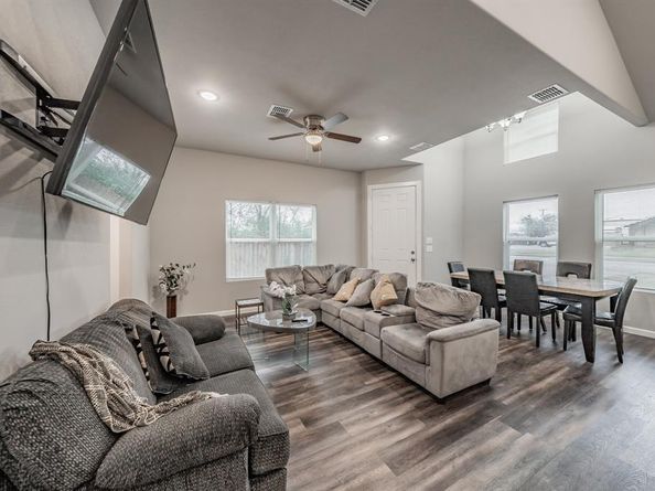 1908  Amanda Avenue , Fort Worth Texas 76105