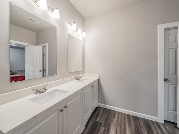 1908  Amanda Avenue , Fort Worth Texas 76105
