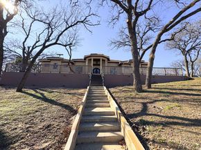 1302  Woodridge Circle , Euless Texas 76040