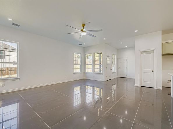 530 N M L King Jr Boulevard , Grand Prairie Texas 75050