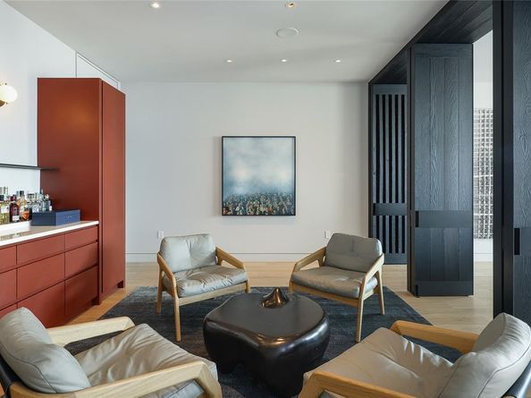 1747  Leonard Street  403, Dallas Texas 75201