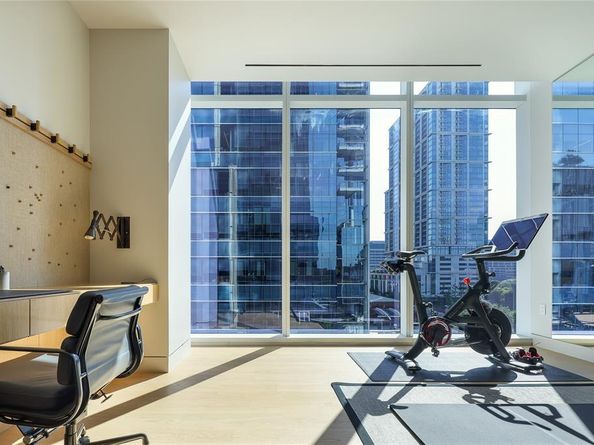 1747  Leonard Street  403, Dallas Texas 75201