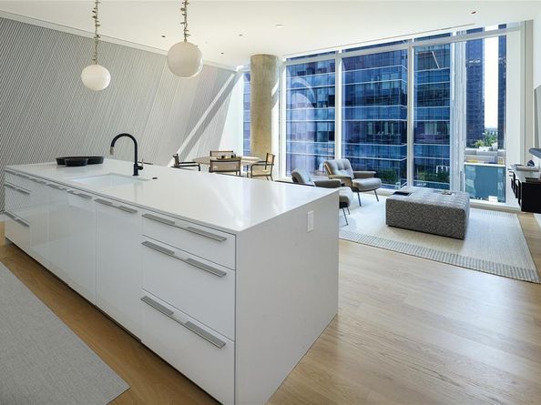 1747  Leonard Street  403, Dallas Texas 75201