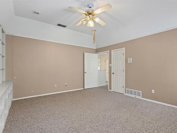 6704  Marthas Vineyard Drive , Arlington Texas 76001