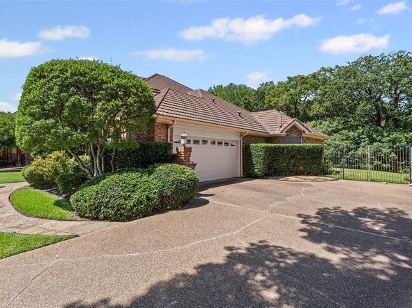 6704  Marthas Vineyard Drive , Arlington Texas 76001