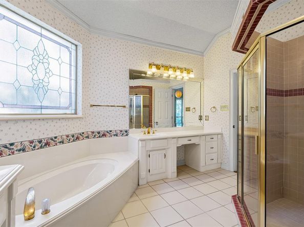 6704  Marthas Vineyard Drive , Arlington Texas 76001