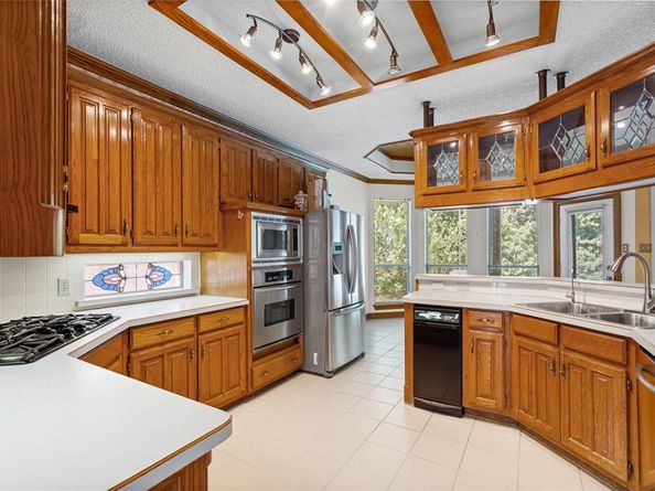 6704  Marthas Vineyard Drive , Arlington Texas 76001
