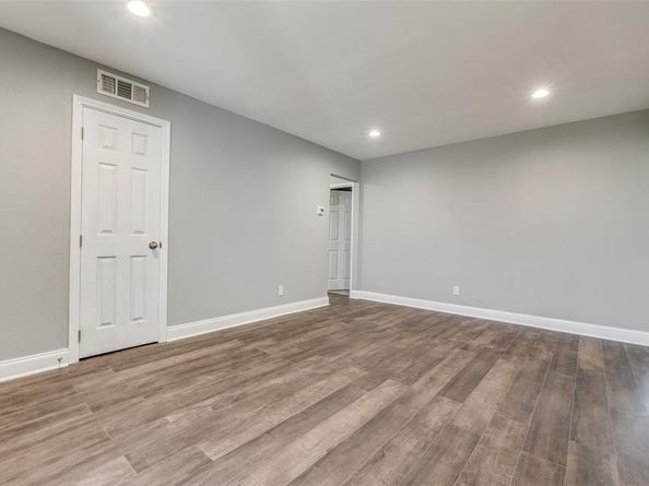 3124  Hillglenn  , Dallas Texas 75228
