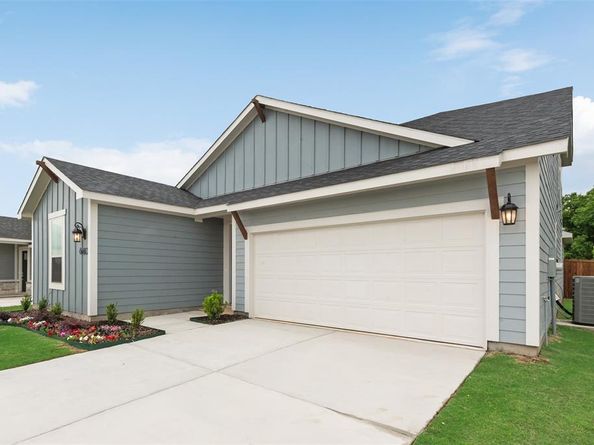 660  Marcus Lane , Crowley Texas 76036
