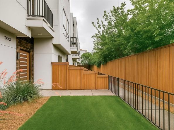 3816  Roseland Avenue  C200, Dallas Texas 75204