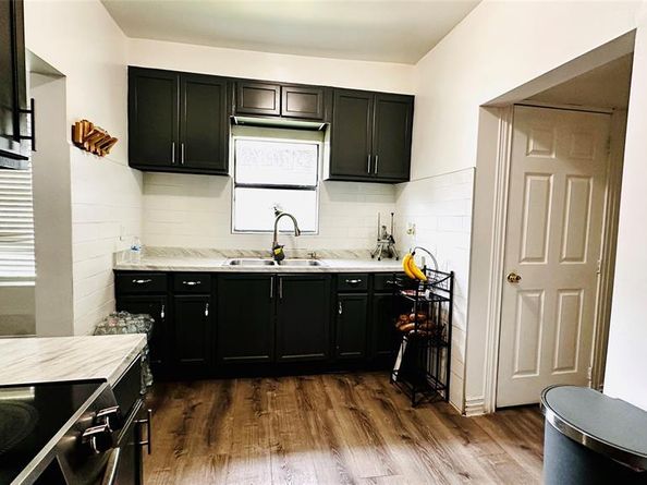 3030  Warren Avenue , Dallas Texas 75215