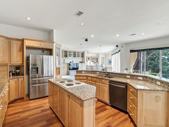 2318  Stone Bridge Drive , Arlington Texas 76006