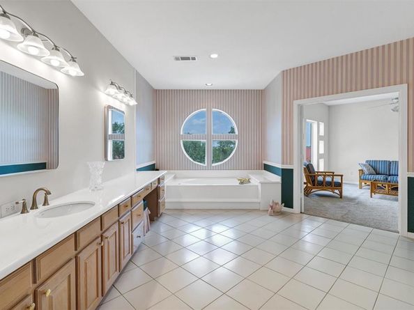 2318  Stone Bridge Drive , Arlington Texas 76006