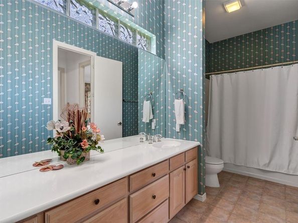 2318  Stone Bridge Drive , Arlington Texas 76006