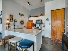 2502  Live Oak Street  322, Dallas Texas 75204