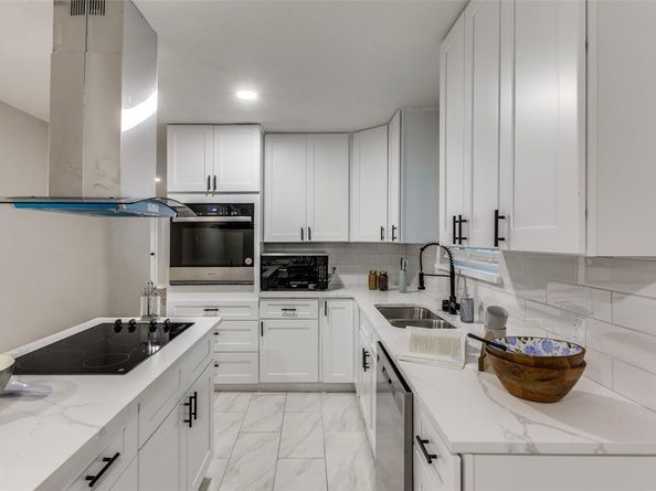 329  Chateau Drive , Fort Worth Texas 76134