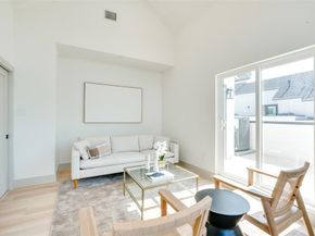 512 N Lancaster Street  12, Dallas Texas 75203