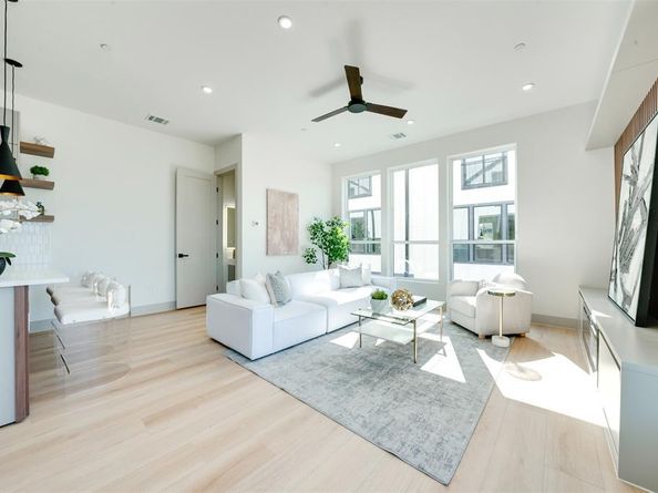 512 N Lancaster Street  12, Dallas Texas 75203
