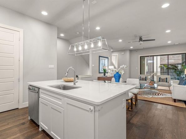 2741  Merrimac Street  102, Fort Worth Texas 76107