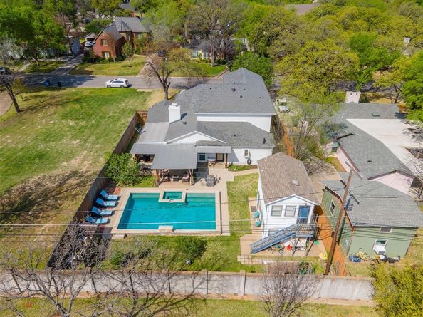 320  Eastwood Avenue , Fort Worth Texas 76107
