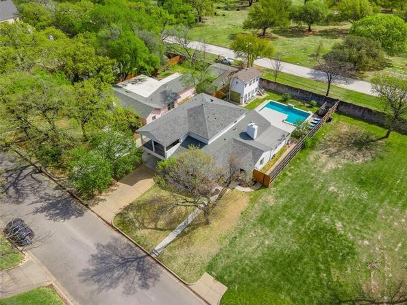 320  Eastwood Avenue , Fort Worth Texas 76107