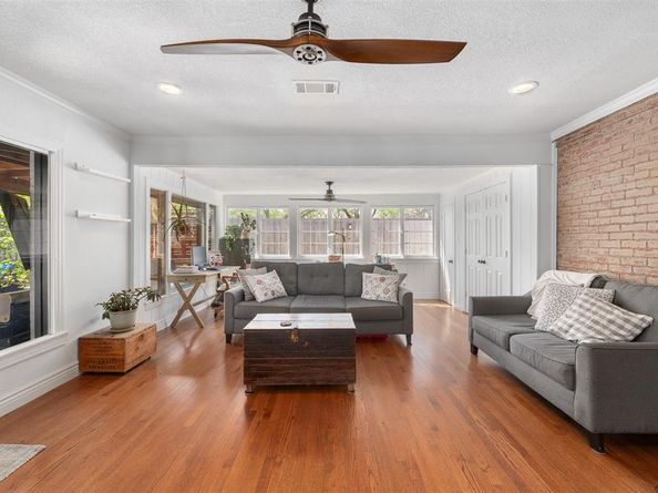 320  Eastwood Avenue , Fort Worth Texas 76107