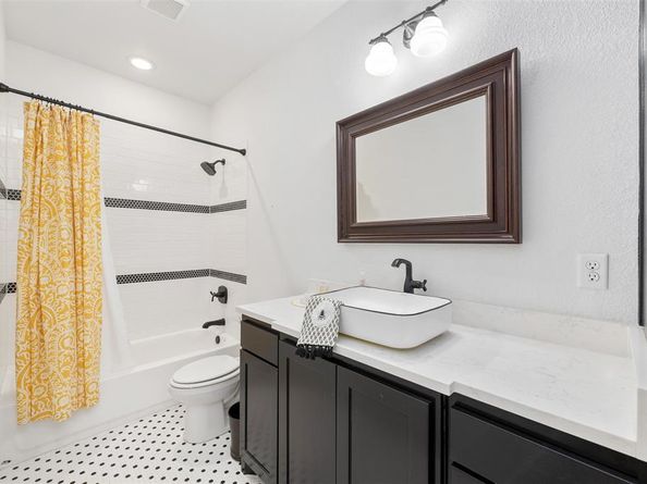 320  Eastwood Avenue , Fort Worth Texas 76107
