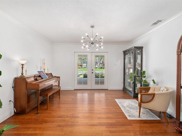 320  Eastwood Avenue , Fort Worth Texas 76107