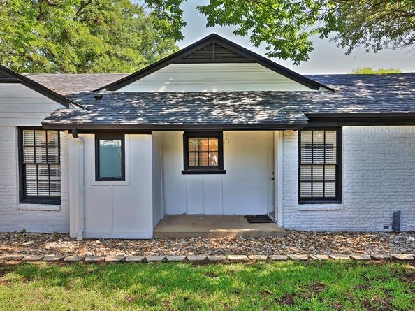 101  Lindenwood Drive , Fort Worth Texas 76107
