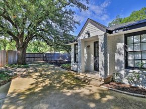101  Lindenwood Drive , Fort Worth Texas 76107