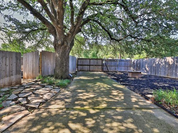 101  Lindenwood Drive , Fort Worth Texas 76107