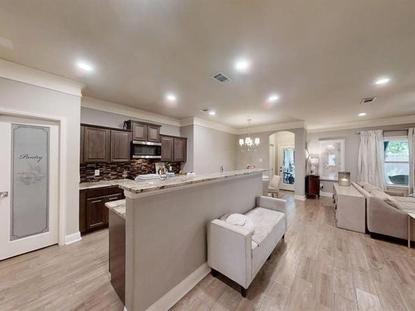 1902  Lea Crest Drive , Dallas Texas 75216