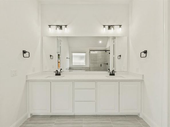 817  Turnbull Avenue , Fort Worth Texas 76247