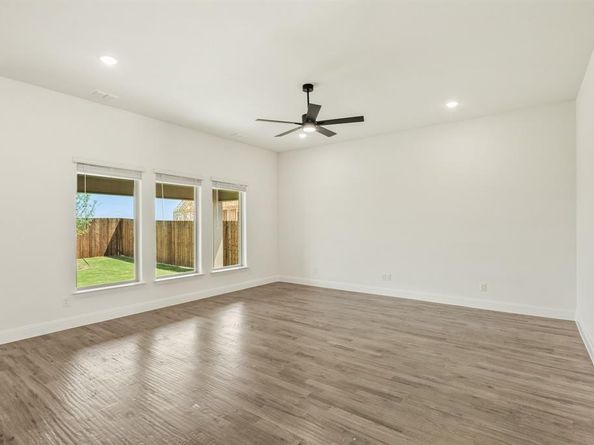 817  Turnbull Avenue , Fort Worth Texas 76247