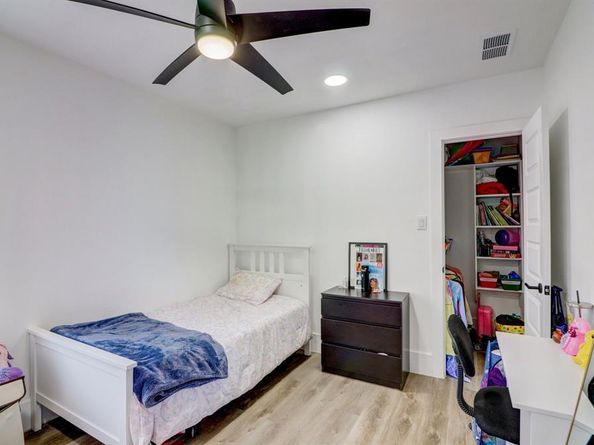 203 S Cockrell Hill Road , Cockrell Hill Texas 75211