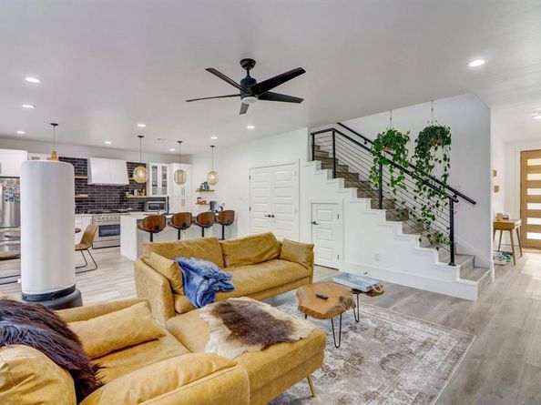203 S Cockrell Hill Road , Cockrell Hill Texas 75211