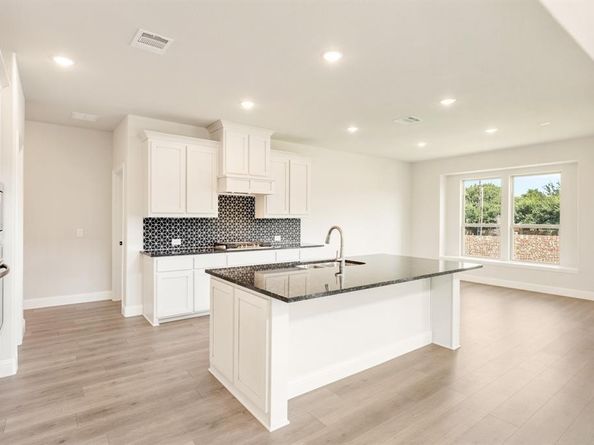 1233  Winona Street , DeSoto Texas 75115
