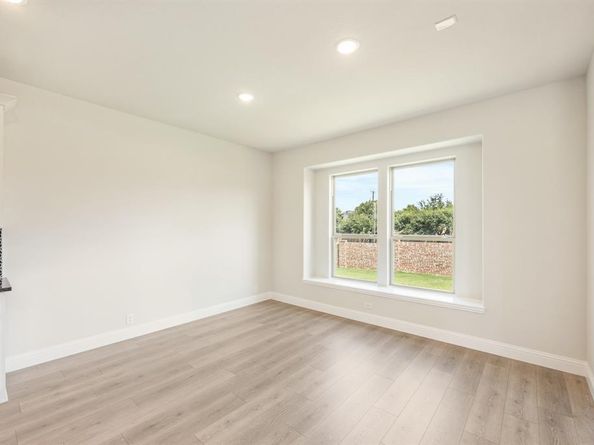 1233  Winona Street , DeSoto Texas 75115