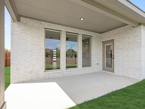 1233  Winona Street , DeSoto Texas 75115